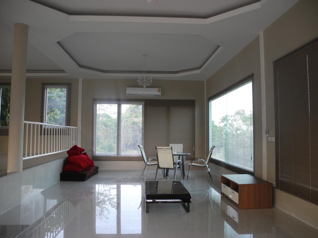Wind Hills Hotell Nakhonratchasima Rum bild