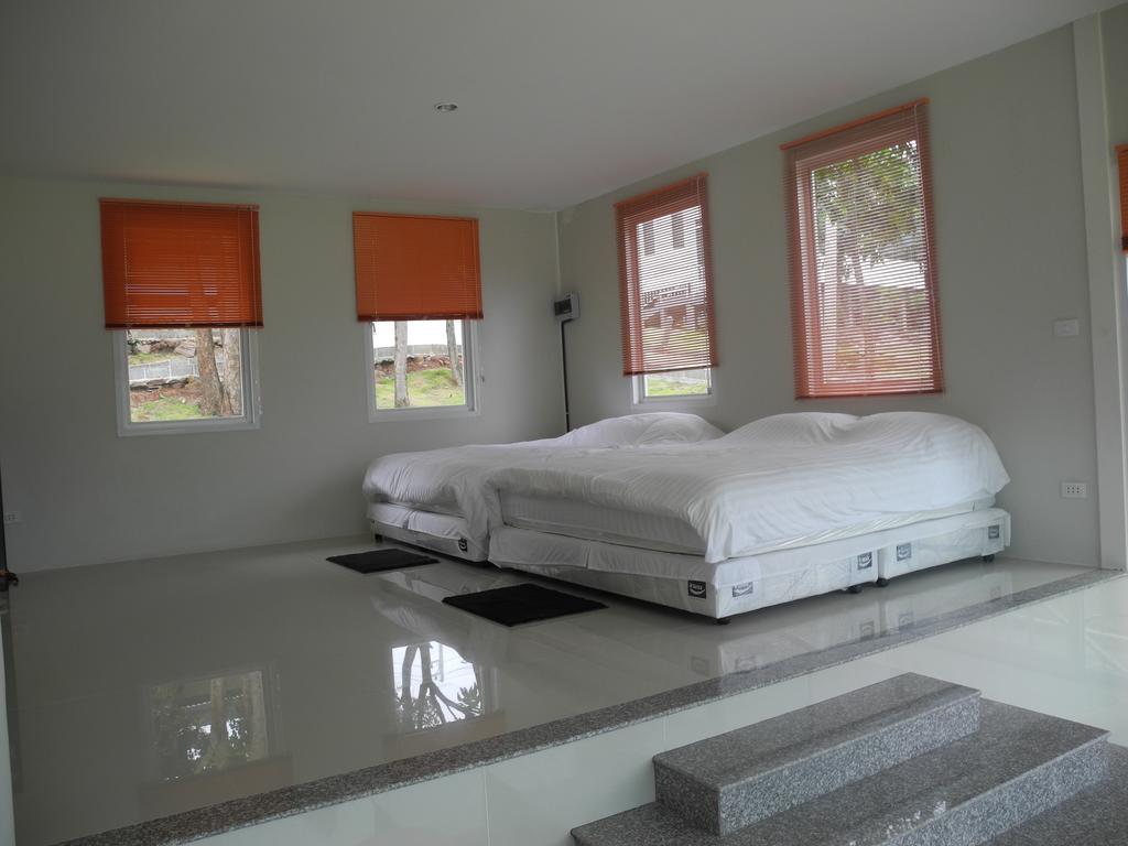 Wind Hills Hotell Nakhonratchasima Rum bild