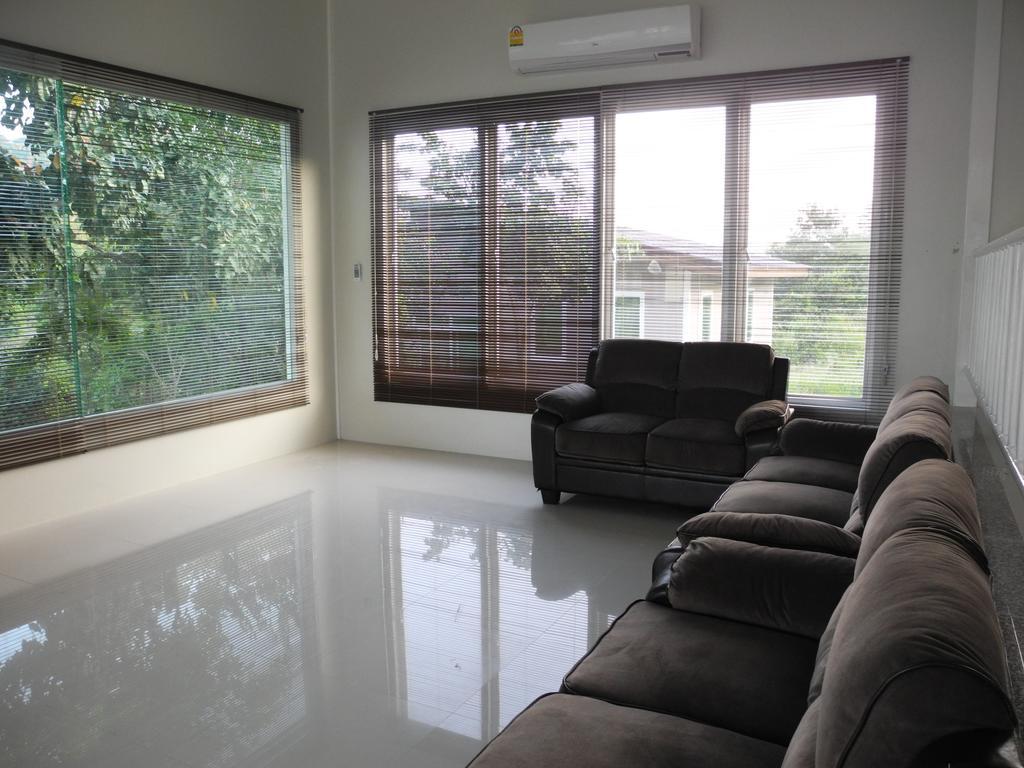 Wind Hills Hotell Nakhonratchasima Rum bild