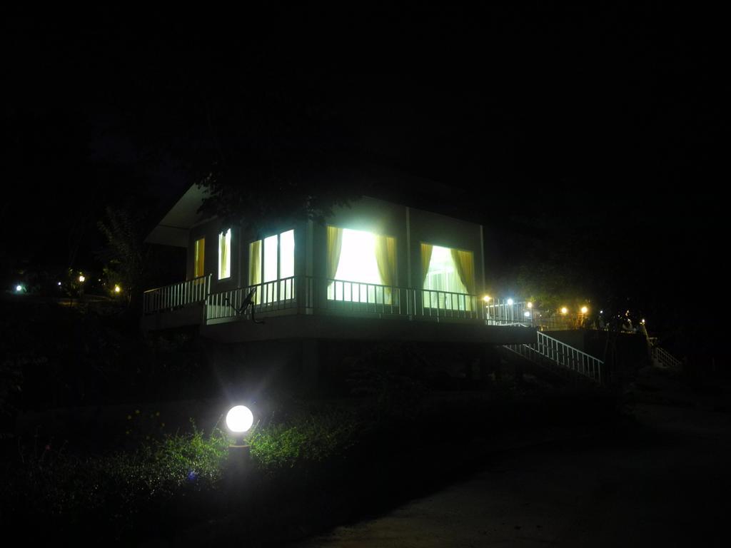 Wind Hills Hotell Nakhonratchasima Rum bild